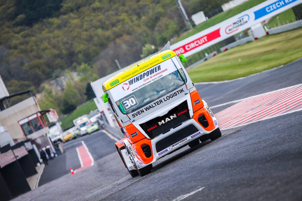 SYNGENTO developed the MAN RACETRUCK design 2017 together with SL TRUCKSPORT